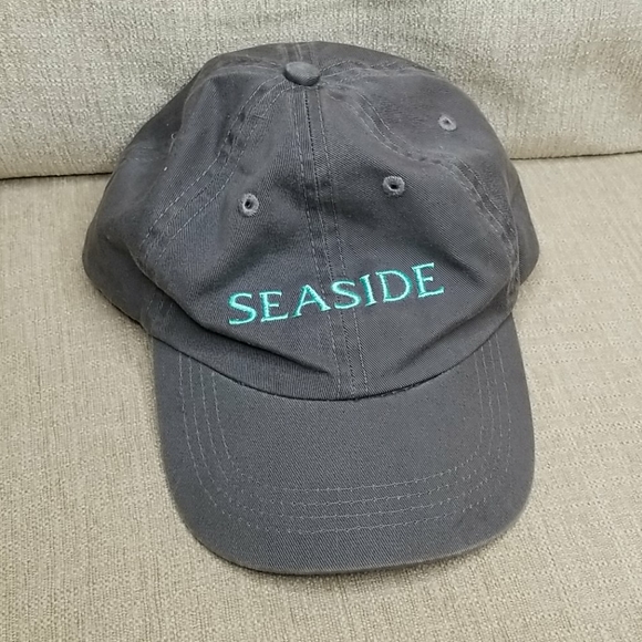 Accessories - 🏖SEASIDE cap. GUC!